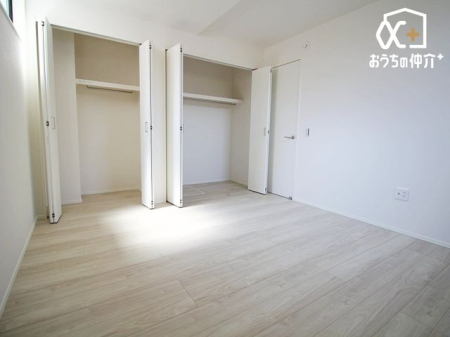 寝室 クローゼットも付いており、寝具・衣類等も豊富に収納可能な寝室です。