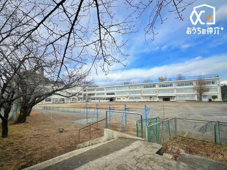 周辺環境 東久留米市立久留米中学校 徒歩9分。開校時間：8:00～17:30（土日を除く）、児童生徒数：428名（2022年度）、部活動が盛んな学校です。 660m