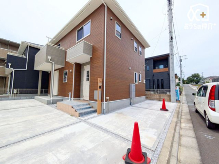 周辺環境 入間市立上藤沢中学校 徒歩10分。【上藤沢中学校】車椅子対応の入り口 770m