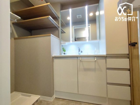 周辺環境 徒歩4分。【ミニストップ入間市駅前店】営業時間24時間。お支払い：クレジット カード。 310m