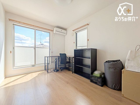 子供部屋 6帖のお子様の部屋としておすすめな洋室。明るく広々とした洋室は、お子さまの成長にぴったりの空間。勉強も遊びも快適に！