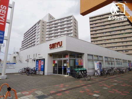 周辺環境 西友所沢ニュータウン店 徒歩8分。品揃え豊富な西友でございます。近隣の方々でいつも賑わっております。 590m