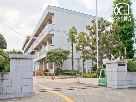 周辺環境 徒歩11分。所沢市立中央小学校 820m