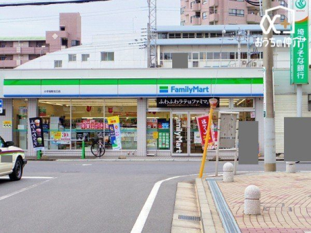 周辺環境 ファミリーマート小手指駅北口店 徒歩3分。24時間営業なので、急なお買い物にも便利です。飲食物や軽い日用品を販売しております。駐車場；有 210m