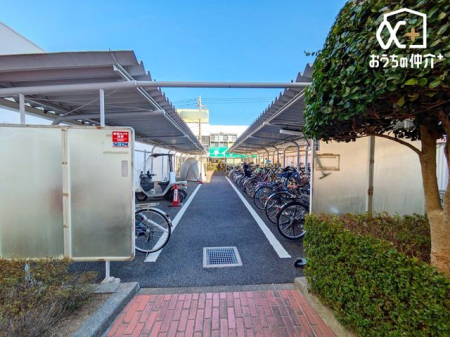 その他 屋根付き駐輪場の様子