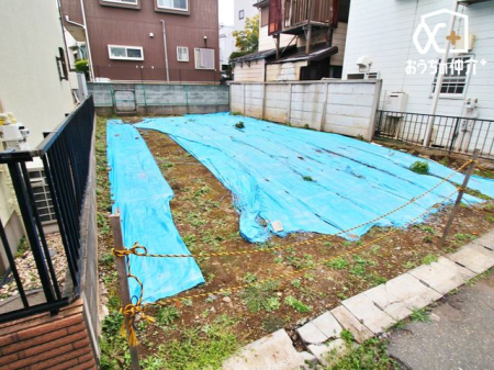 現地外観写真 車通りの少ない落ち着いた住環境です。小さなお子さまをお持ちのご家族も安心です。