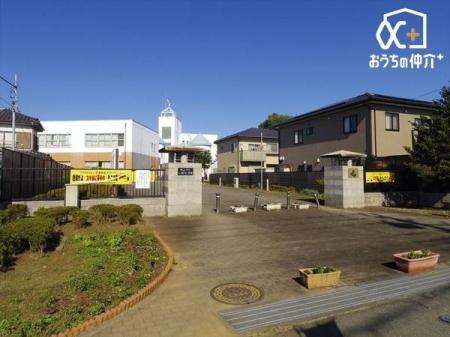 周辺環境 徒歩25分。【入間川小学校】車椅子対応の駐車場・入り口あり 1960m