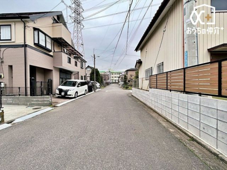 現地外観写真 車通りの少ない現地の様子。