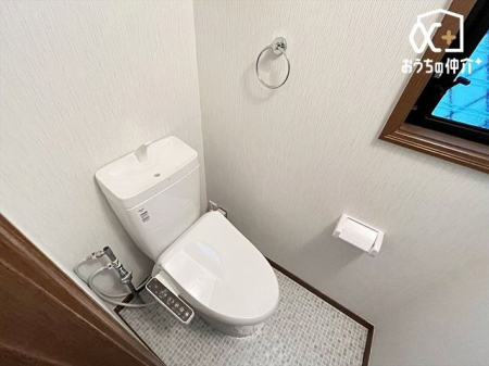 トイレ シンプルな内装のスッキリとしたトイレです。お手入れやお掃除が、簡単にできるシンプルなデザインのトイレです。