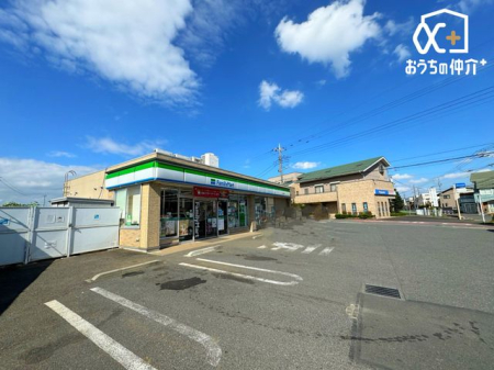 周辺環境 徒歩2分。【ファミリーマート　狭山水野店】営業時間24時間営業、車椅子対応の駐車場、クレジット カード可。 140m