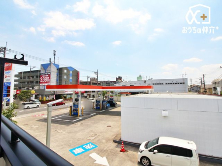 周辺環境 サンドラッグ東久留米前沢店 徒歩2分。【営業時間】9時から21時 120m