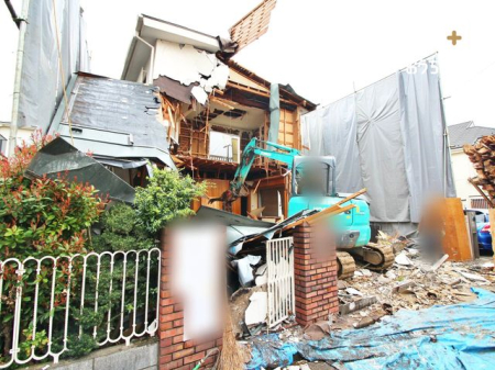 現地外観写真 車通りの少ない落ち着いた住環境です。小さなお子さまをお持ちのご家族も安心です。