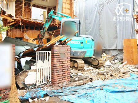 現地外観写真 前面道路は5ｍ公道に面しています。