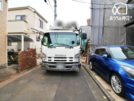 周辺環境 徒歩10分。【業務スーパー滝山店】営業時間9時から21時駐車場有り。国内自社工場で作られたユニークな商品が自慢です 790m