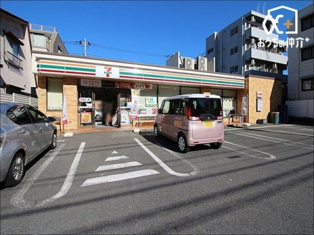 周辺環境 セブンイレブン練馬関町北3丁目店 徒歩5分。24時間営業なので急なお買い物にも便利です。 公共料金の支払いや宅配便の荷受け、荷物の受け取りにも利用できます。 426m