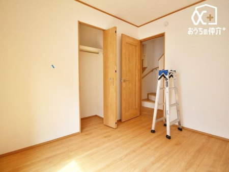 子供部屋 クローゼットが付いているため、お子様の勉強道具・衣類・寝具等も便利に収納可能です。