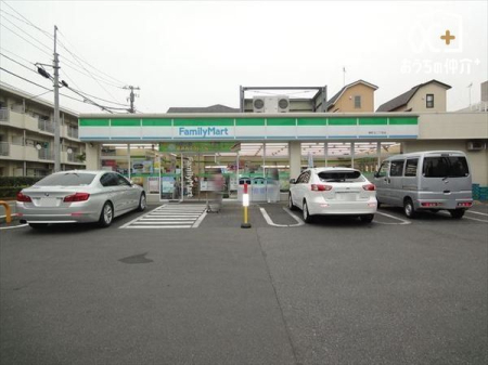 周辺環境 ファミリーマート関町北二丁目店 徒歩6分。24時間営業なので急なお買い物にも便利です。公共料金の支払いや宅配便の荷受け、荷物の受け取りにも利用できます。 450m