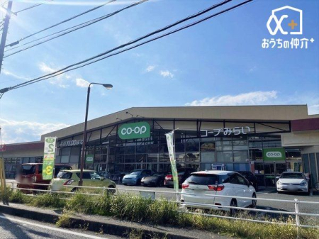 周辺環境 コープみらい新所沢店 徒歩4分。品揃え豊富なスーパーマーケットでございます。近隣の方々でいつも賑わっております。駐車場も広いです。 270m