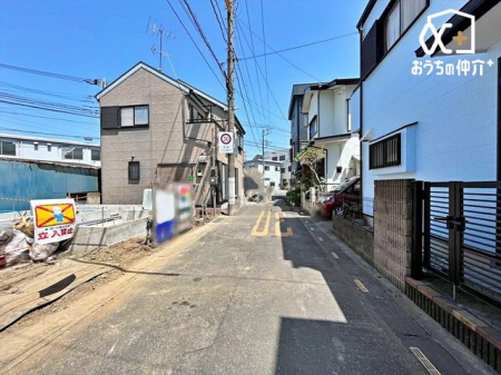 現地外観写真 前面道路は南側4ｍ公道に面しています。南道路で陽当たり良好！徒歩10分圏内にスーパー、コンビニ、小中学校、病院、公園等揃い生活環境良好な立地です。