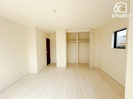 周辺環境 徒歩10分。【ウエルシア　狭山北入曽店】営業時間：9時00分～0時00分　遅くまで営業しているドラッグストア　駐車場：あり 770m