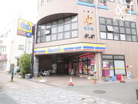 周辺環境 新座市立第五中学校 徒歩14分。三つの目標「明朗・清潔・信頼」 あいさついっぱい　花いっぱい　笑顔あふれる　さわやか五中 1120m