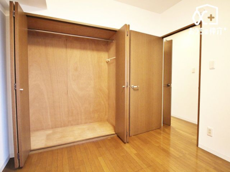 子供部屋 クローゼットが付いているため、お子様の勉強道具・衣類・寝具等も便利に収納可能です。