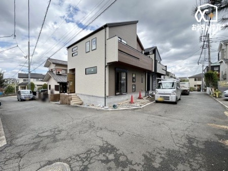 現地外観写真 車通りの少ない前面道路