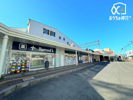 周辺環境 トモズ　西所沢店 徒歩9分。西武池袋線「西所沢駅」から徒歩1分の薬局でございます。取扱商品も豊富です。 710m