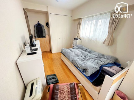 寝室 ～Room～洋室はナチュラルなフローリングと落ち着いた色の壁だから、インテリアを考えるのがとても楽しいですね！