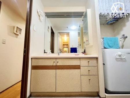 洗面台・洗面所 ～Wash room～大きな洗面　家族みんなが毎日使う洗面室。忙しい朝には使いやすい洗面で、ステキな一日のスタートをきりましょう。