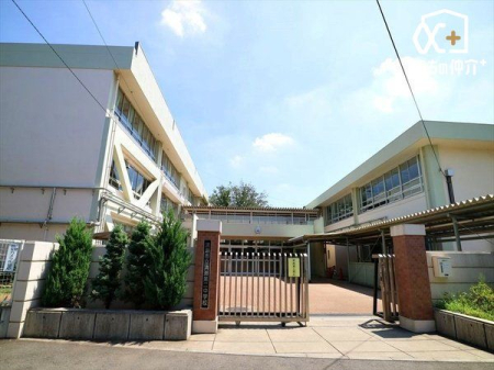 周辺環境 清瀬市立清瀬第二中学校 徒歩21分。【通学　区域】松山1丁目から3丁目、竹丘1丁目から3丁目、梅園1丁目から3丁目 1610m