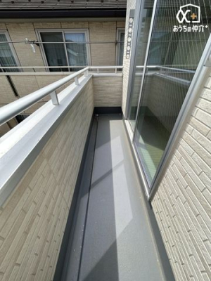 バルコニー 南向きの日当たりの良いバルコニー