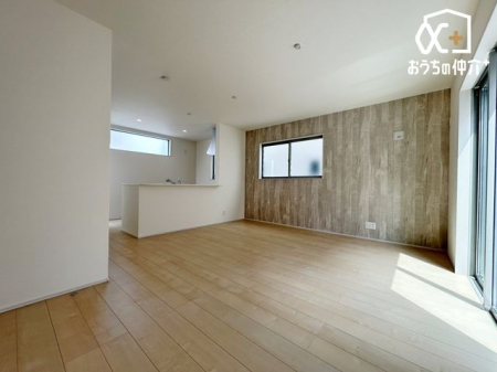 リビング アクセントクロスがおしゃれな15.5帖リビング
