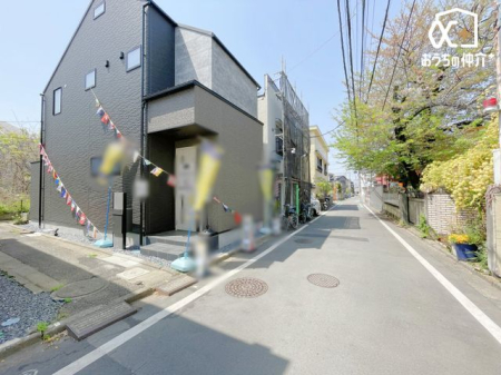 現地外観写真 車通りの少ない前面道路