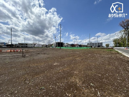 現地土地写真 緑地があったり、商業施設も近く住環境良好