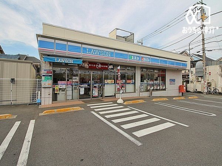 周辺環境 ローソン西東京芝久保町四丁目店 徒歩8分。24時間営業なので急なお買い物にも便利です。お弁当やその他軽食、カフェなどの飲み物も販売しています。駐車場：あり 610m