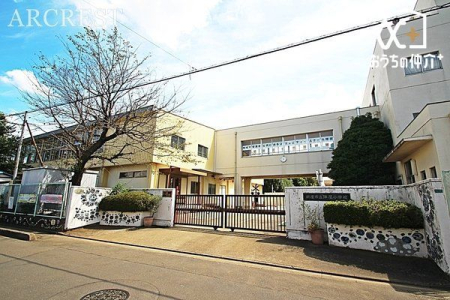 周辺環境 新座市立陣屋小学校 徒歩12分。子どもが　学び合い　伸び合う　陣屋小学校 児童数401人 960m