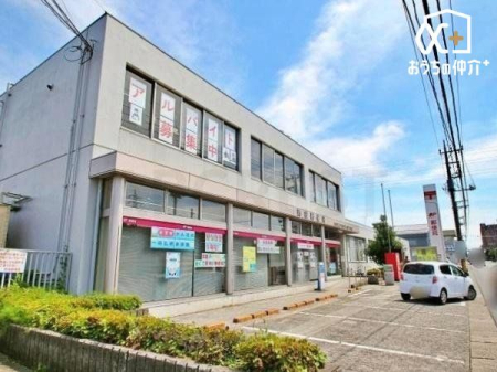 周辺環境 新座郵便局 徒歩11分。営業時間：午前9時～午後5時 駐車場：有　定休日：土・日 820m
