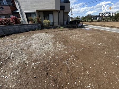 現地土地写真 買い物施設、小学校徒歩10分圏内にあります