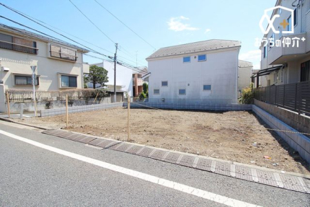現地外観写真 前面道路は５ｍ公道に面しています。
