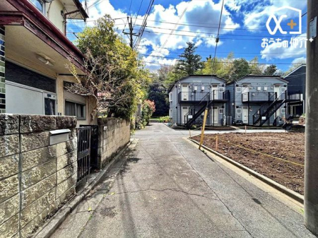 現地外観写真 緑豊かな住環境です。