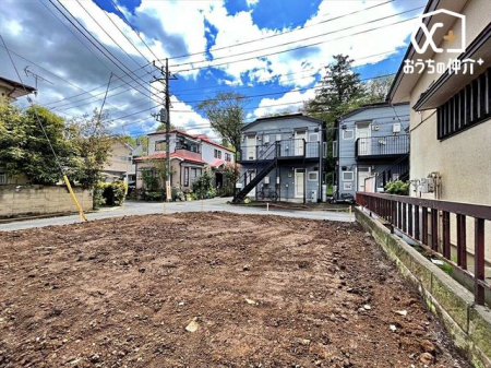 その他 三方道路で日当たり良好。開放感があって、使い勝手もよい人気の角地です。