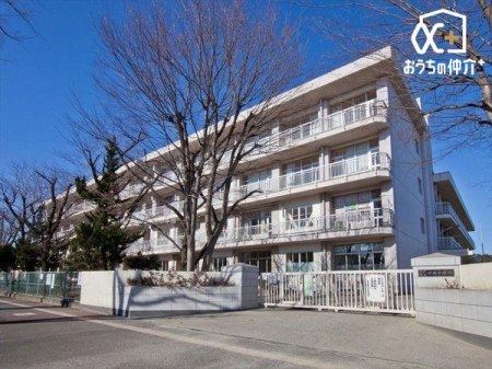 周辺環境 所沢市立中央中学校 徒歩29分。西武新宿線「航空公園駅」近くの広々とした敷地がある中学校でございます。周辺からの評判も良いです！ 2270m