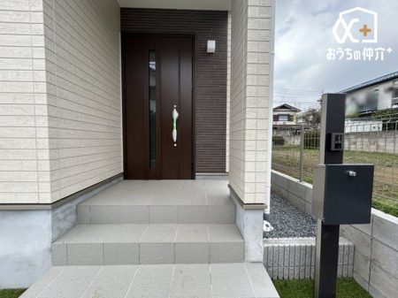 玄関 外から見た玄関の様子