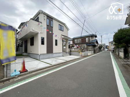 現地外観写真 東側接道の様子