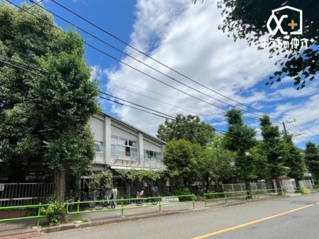 周辺環境 下里しおん保育園 徒歩2分。保育者と園児が日常の中で ヤギを飼育し、野菜を育てる保育園 150m