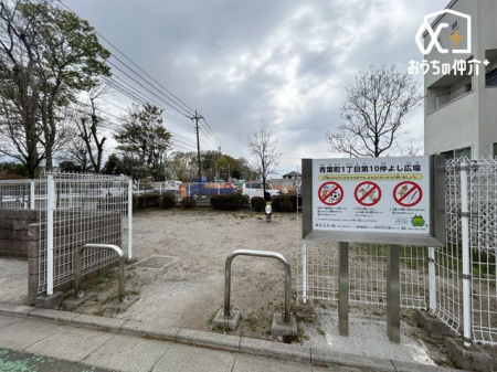 周辺環境 青葉町1丁目第10仲よし広場 徒歩4分。ベンチ・遊具（スプリング遊具）・防火貯水槽 290m