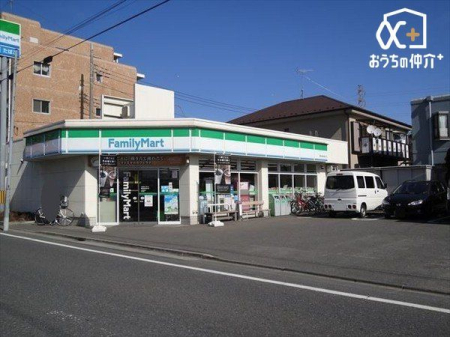 周辺環境 ファミリーマート関町庚申通り店 徒歩6分。24時間営業なので急なお買い物にも便利です。公共料金の支払いや宅配便の荷受け、荷物の受け取りにも利用できます。 430m