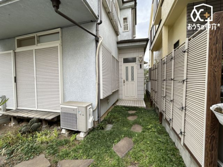玄関 門扉がある玄関アプローチ