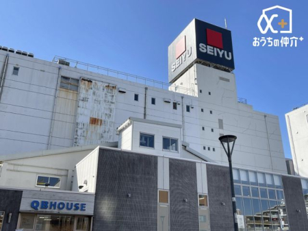 周辺環境 西友久米川店 徒歩4分。久米川駅南口目の前にある商業施設です。様々な生活用品、食品を取り揃えております。 310m